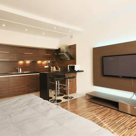 Lupoapartments Marea Dostep Na Kod ミエンジズドロイェ